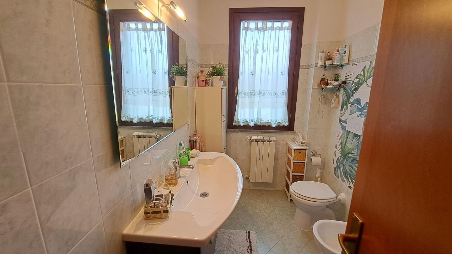 Immagine 13 di Appartamento in vendita  a Castellina Marittima