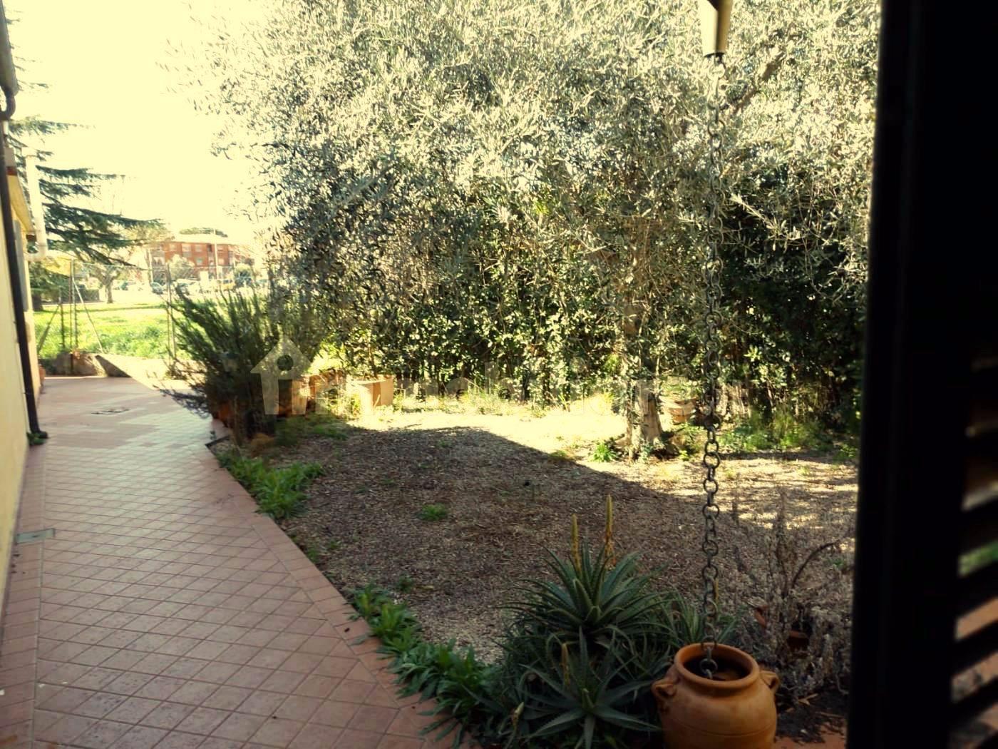 Immagine 14 di Villa in vendita  a San Giuliano Terme