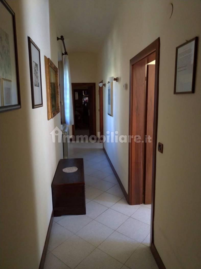 Immagine 10 di Villa in vendita  a San Giuliano Terme