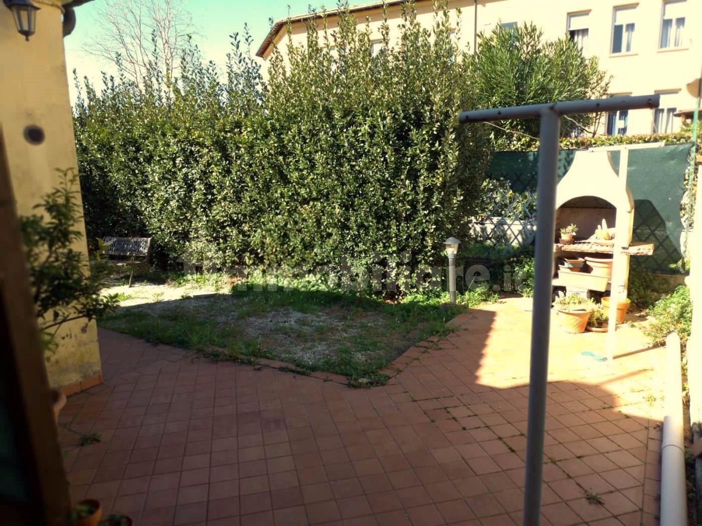 Immagine 13 di Villa in vendita  a San Giuliano Terme