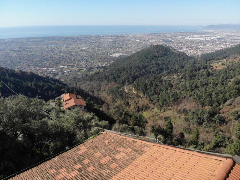 Immagine 5 di Casa indipendente in vendita  a Montignoso