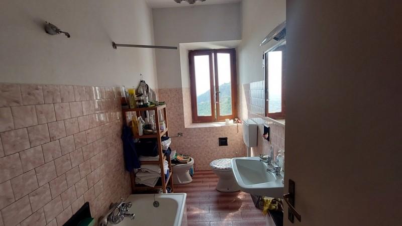 Immagine 12 di Casa indipendente in vendita  a Montignoso