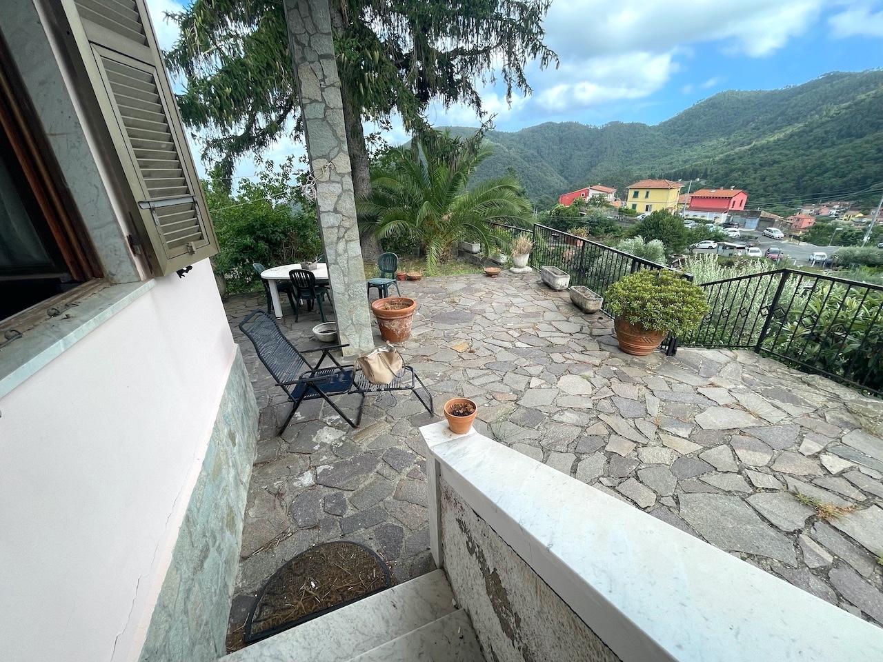 Immagine 7 di Casa indipendente in vendita  a La Spezia