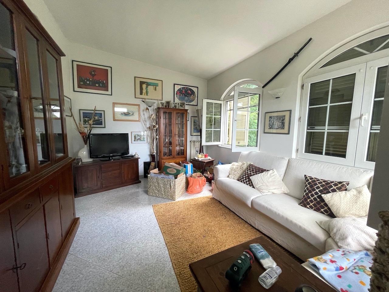 Immagine 14 di Casa indipendente in vendita  a La Spezia