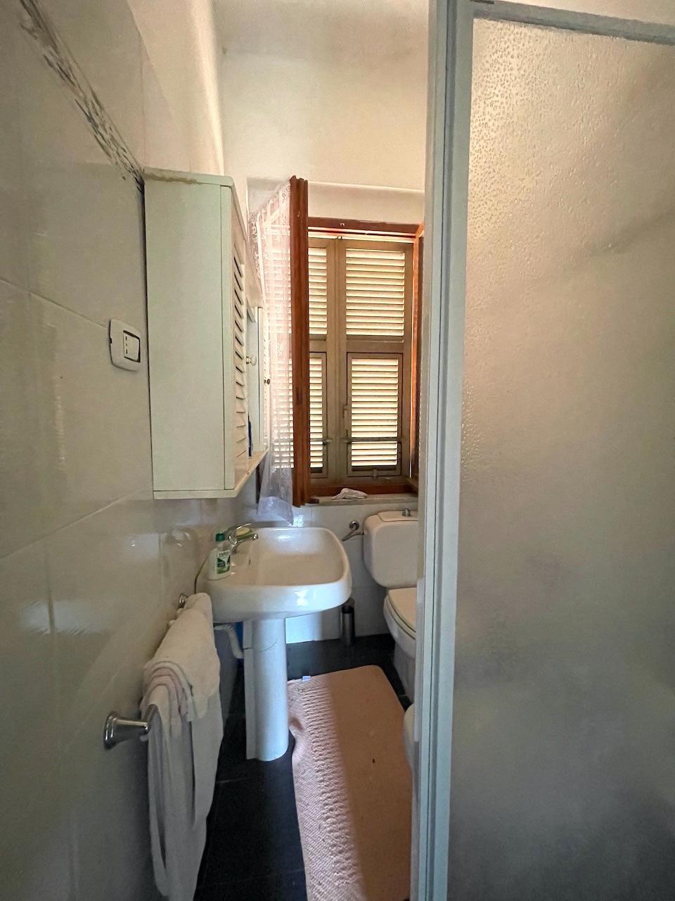 Immagine 29 di Casa indipendente in vendita  a La Spezia