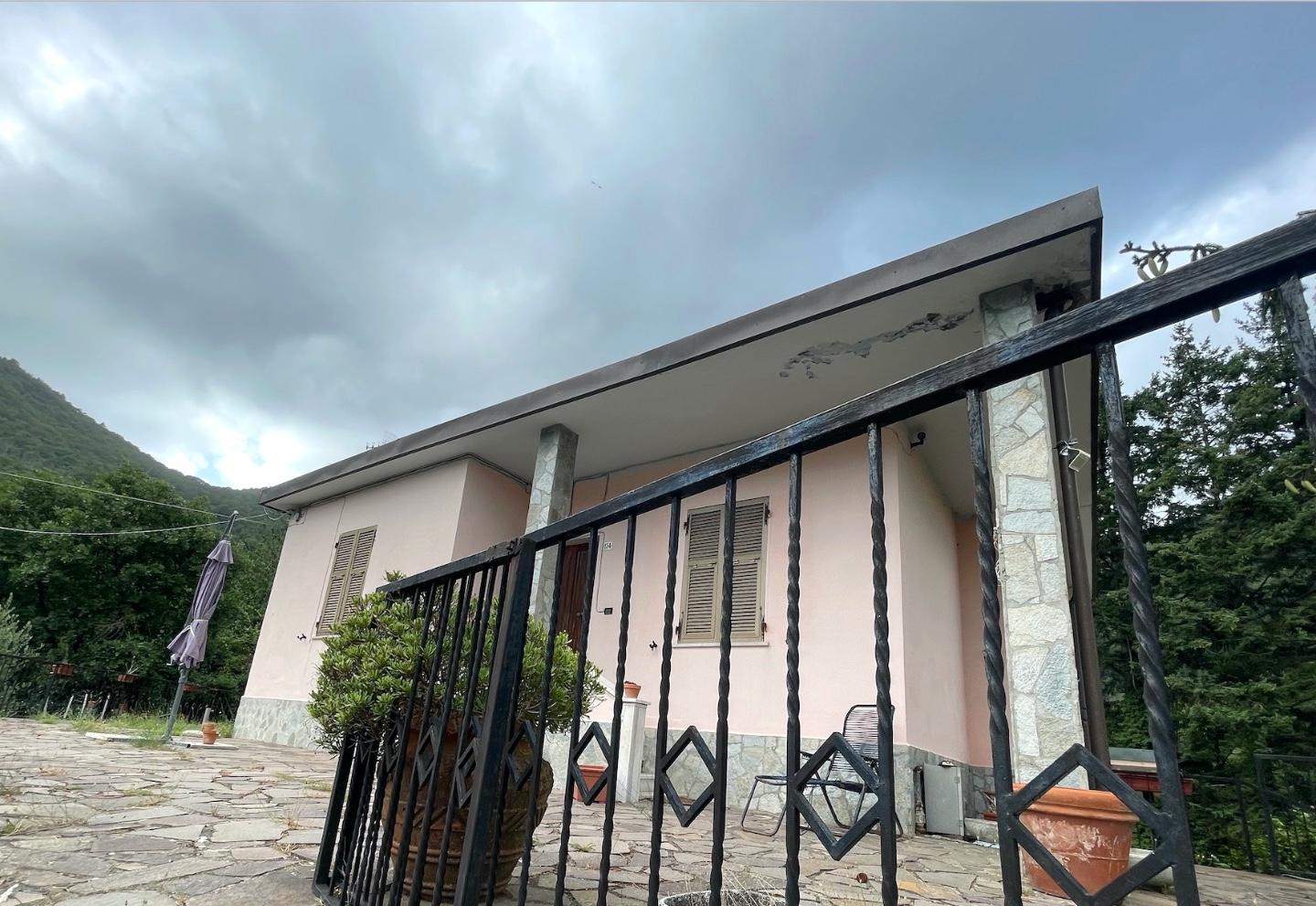 Immagine 4 di Casa indipendente in vendita  a La Spezia