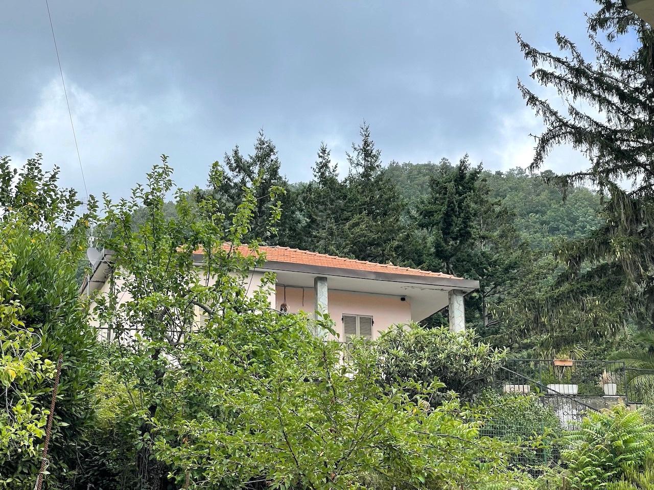 Immagine 5 di Casa indipendente in vendita  a La Spezia