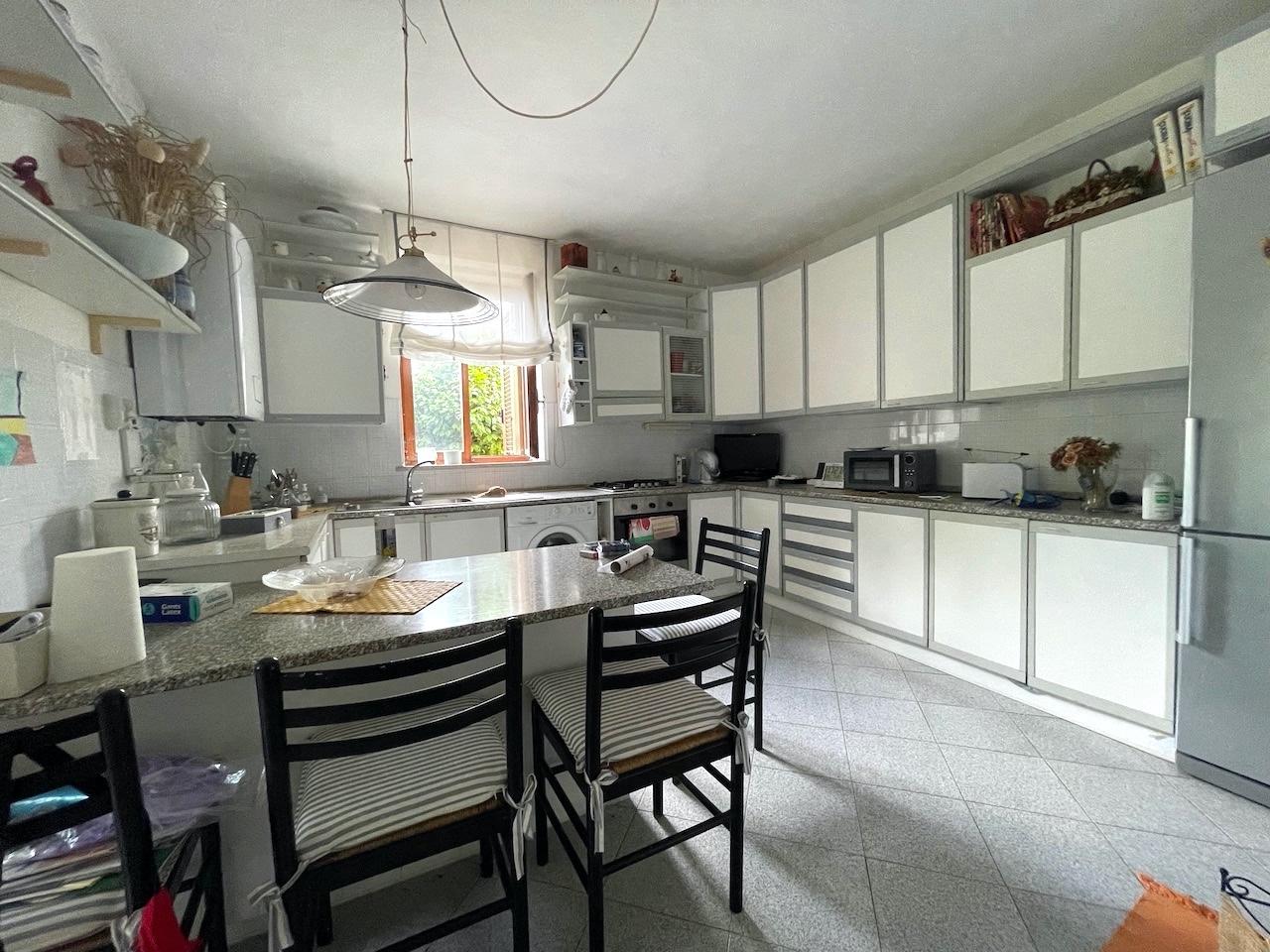 Immagine 17 di Casa indipendente in vendita  a La Spezia