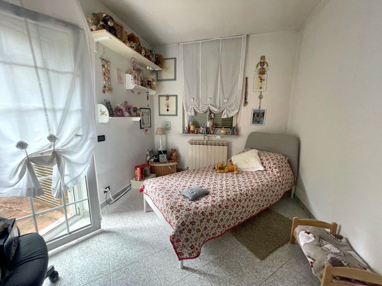 Immagine 19 di Casa indipendente in vendita  a La Spezia