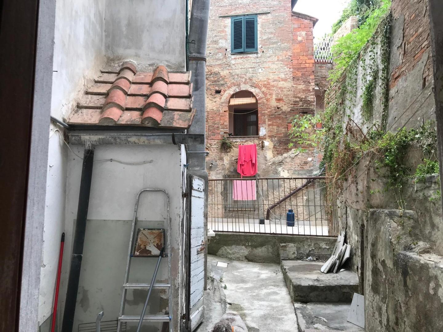 Immagine 7 di Appartamento in vendita  a Peccioli