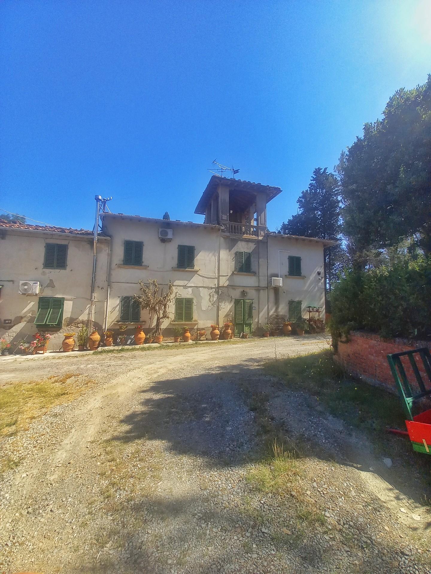 Immagine 2 di Casa colonica in vendita  a Montaione