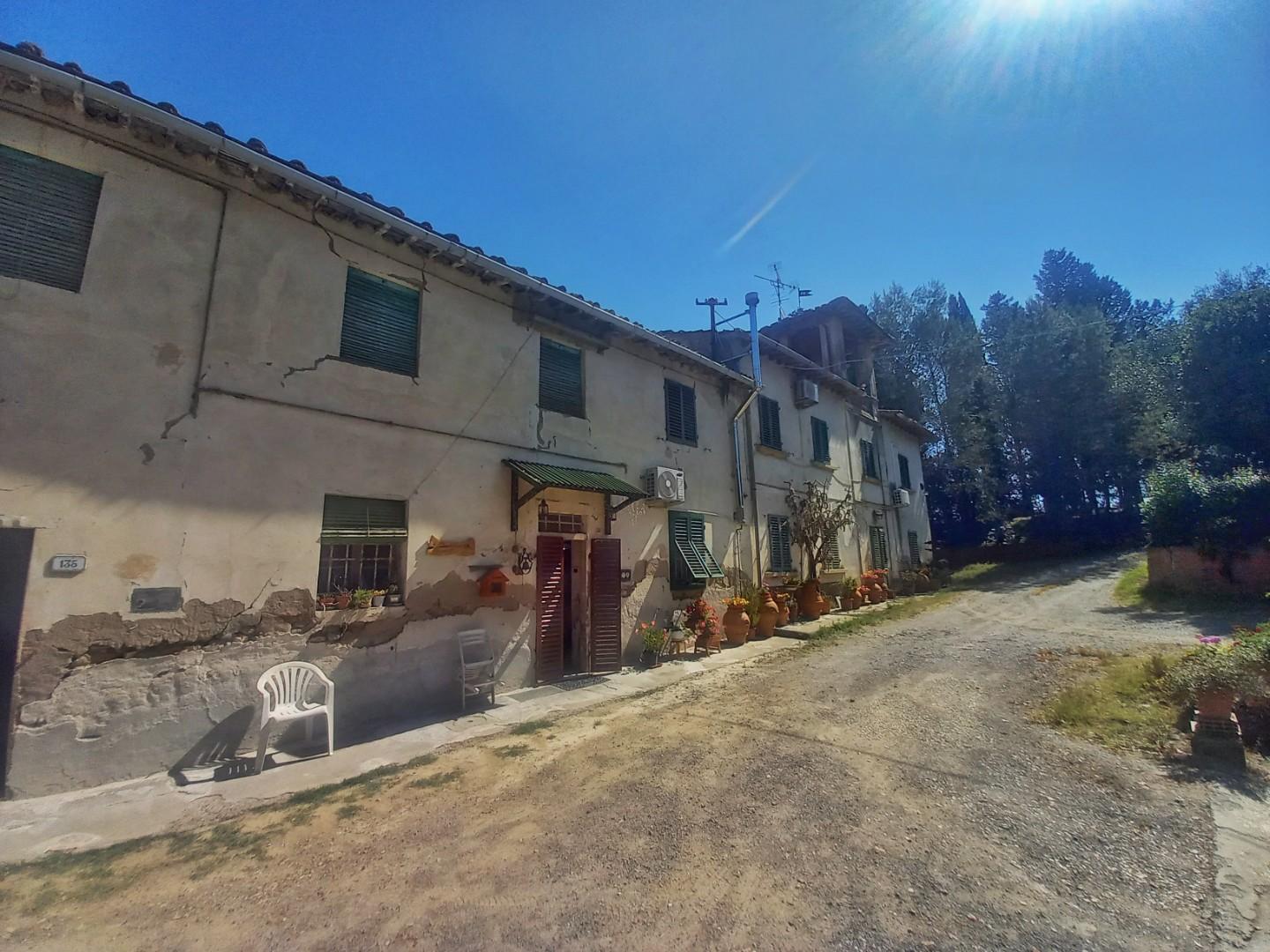 Immagine 5 di Casa colonica in vendita  a Montaione