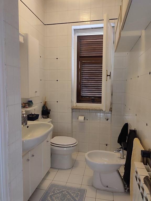 Immagine 11 di Casa semindipendente in vendita  a Carrara