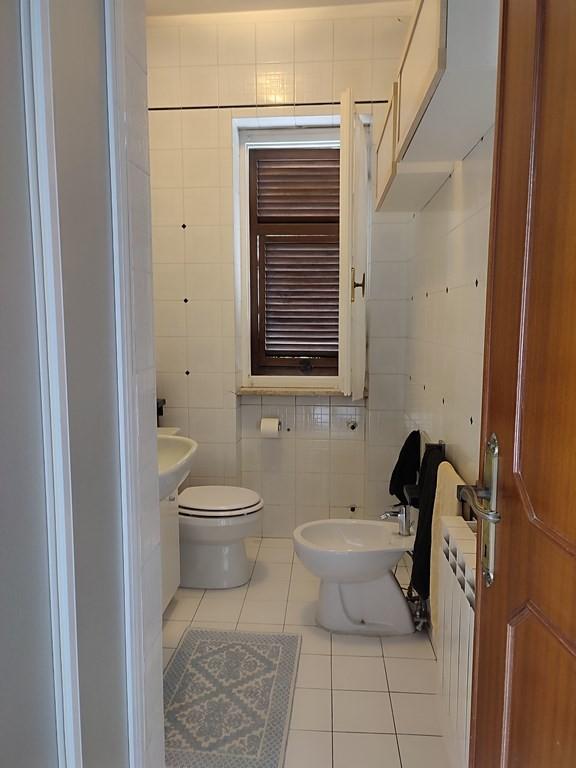 Immagine 12 di Casa semindipendente in vendita  a Carrara