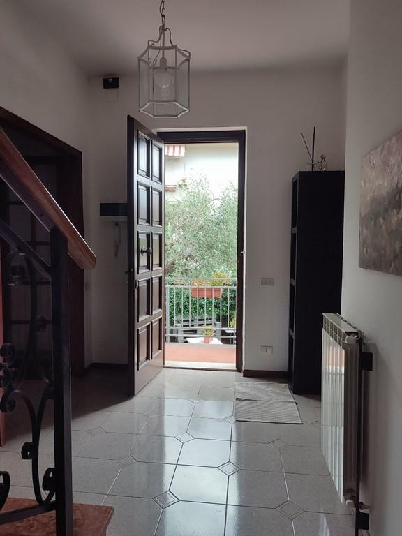 Immagine 15 di Casa semindipendente in vendita  a Carrara