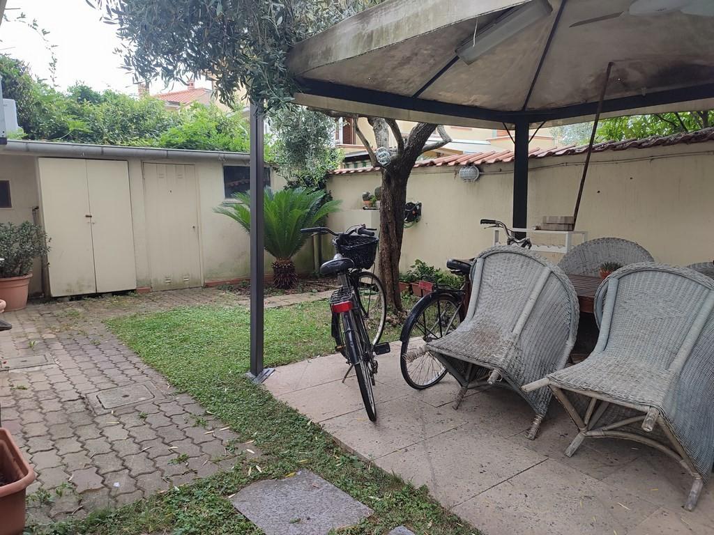 Immagine 3 di Casa semindipendente in vendita  a Carrara