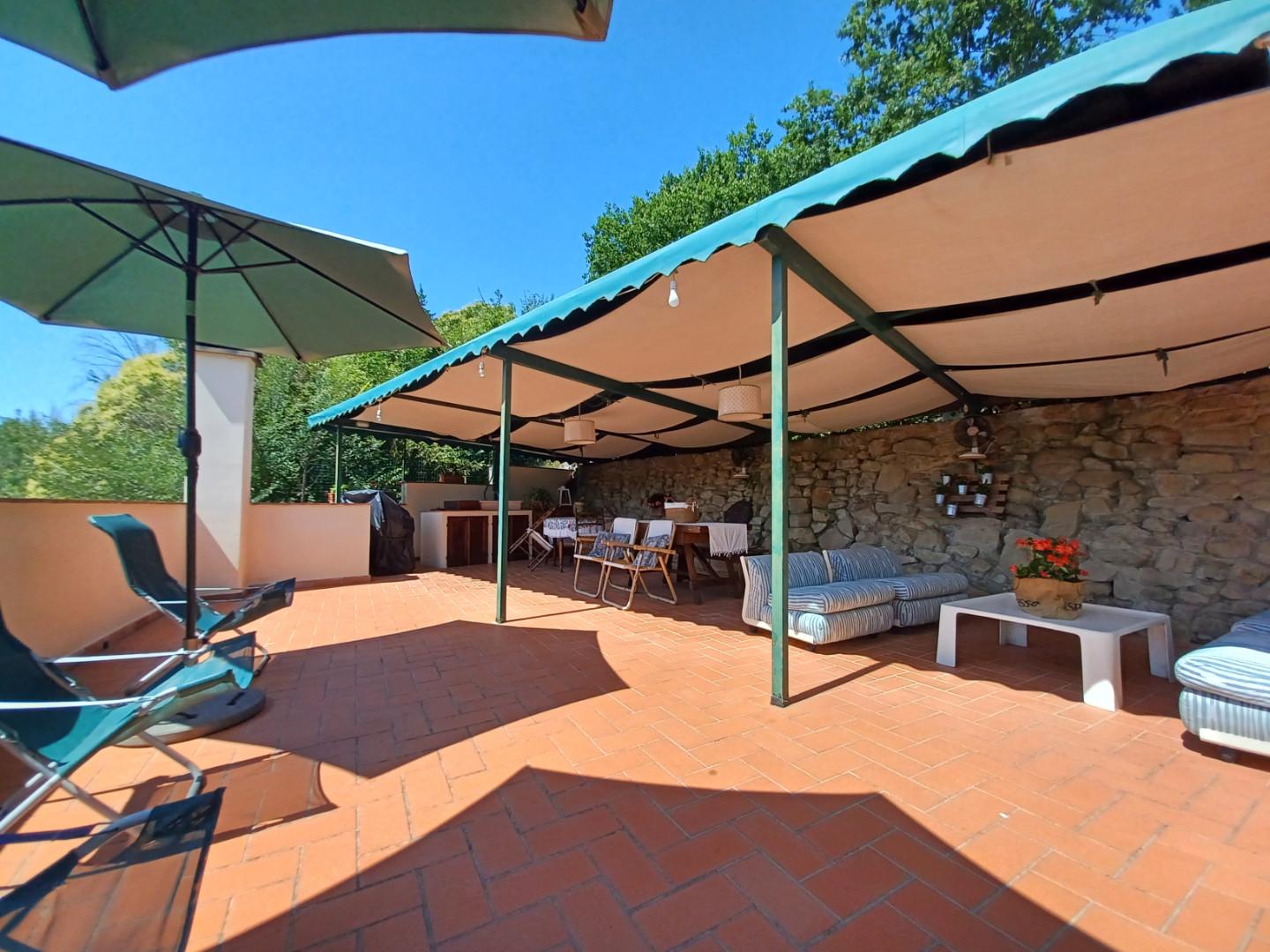 Immagine 19 di Casa colonica in vendita  a Capraia E Limite