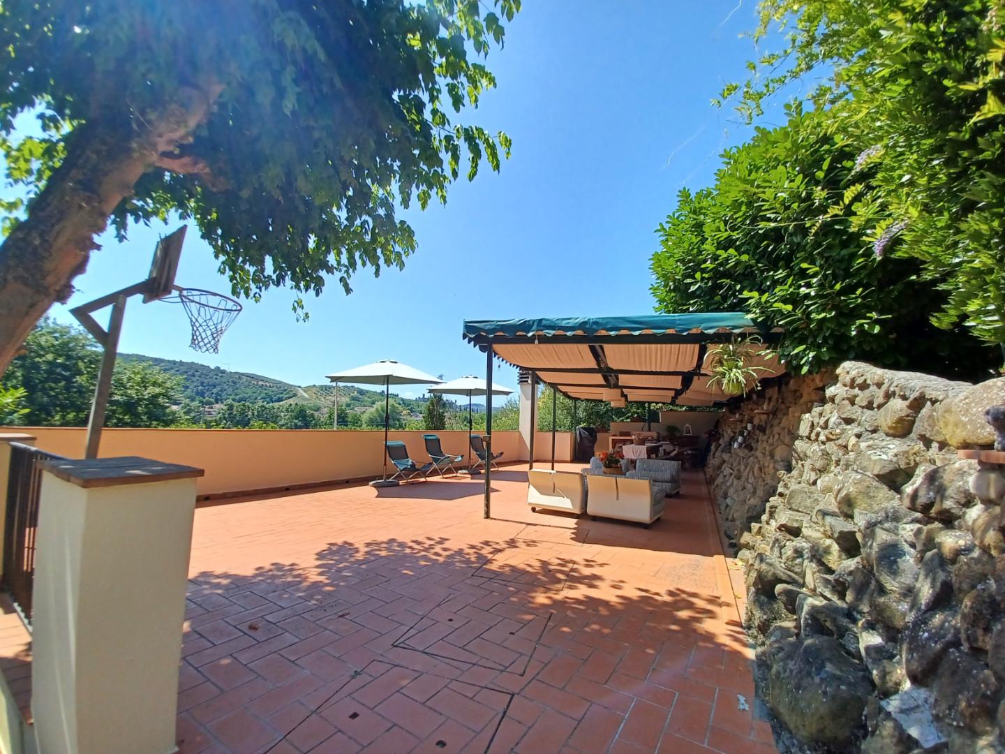 Immagine 5 di Casa colonica in vendita  a Capraia E Limite