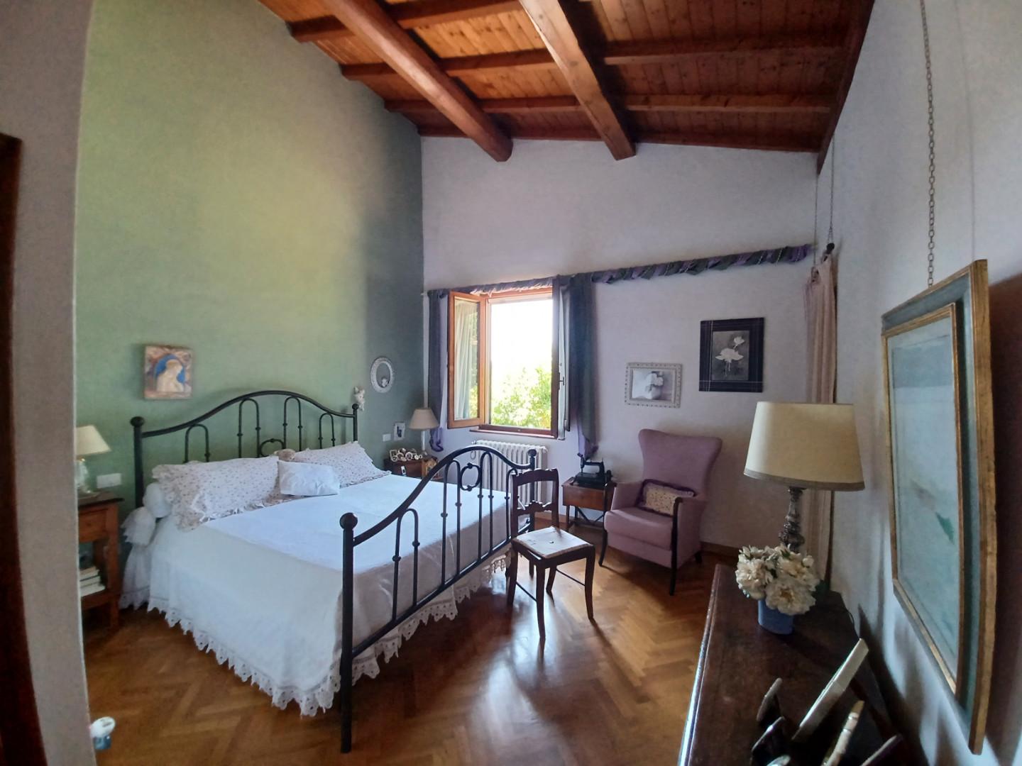 Immagine 43 di Casa colonica in vendita  a Capraia E Limite