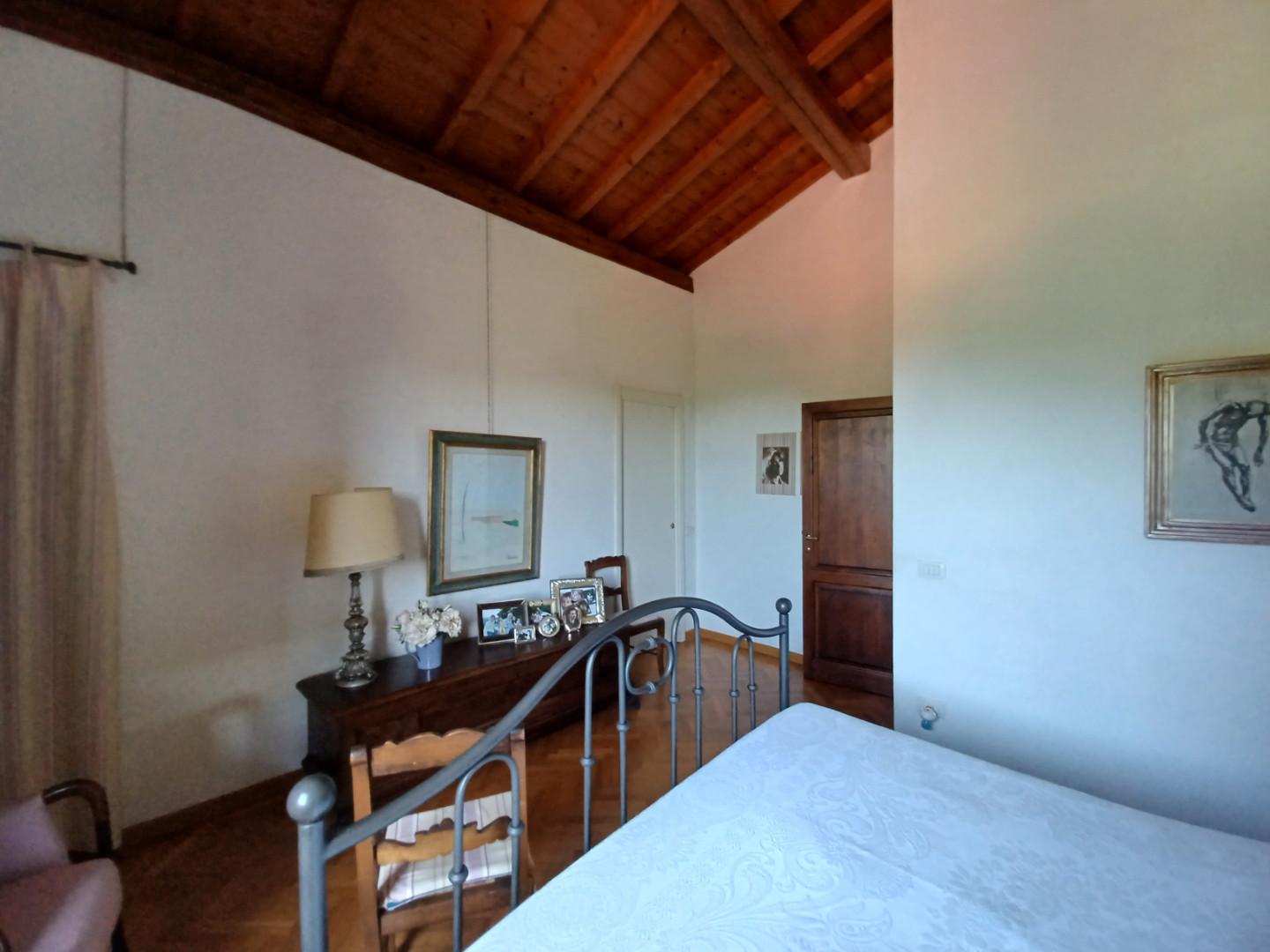 Immagine 45 di Casa colonica in vendita  a Capraia E Limite