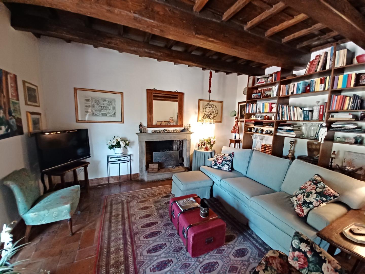 Immagine 31 di Casa colonica in vendita  a Capraia E Limite