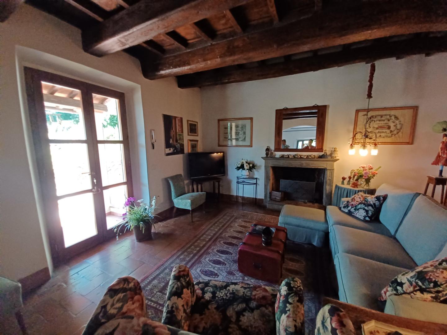 Immagine 32 di Casa colonica in vendita  a Capraia E Limite