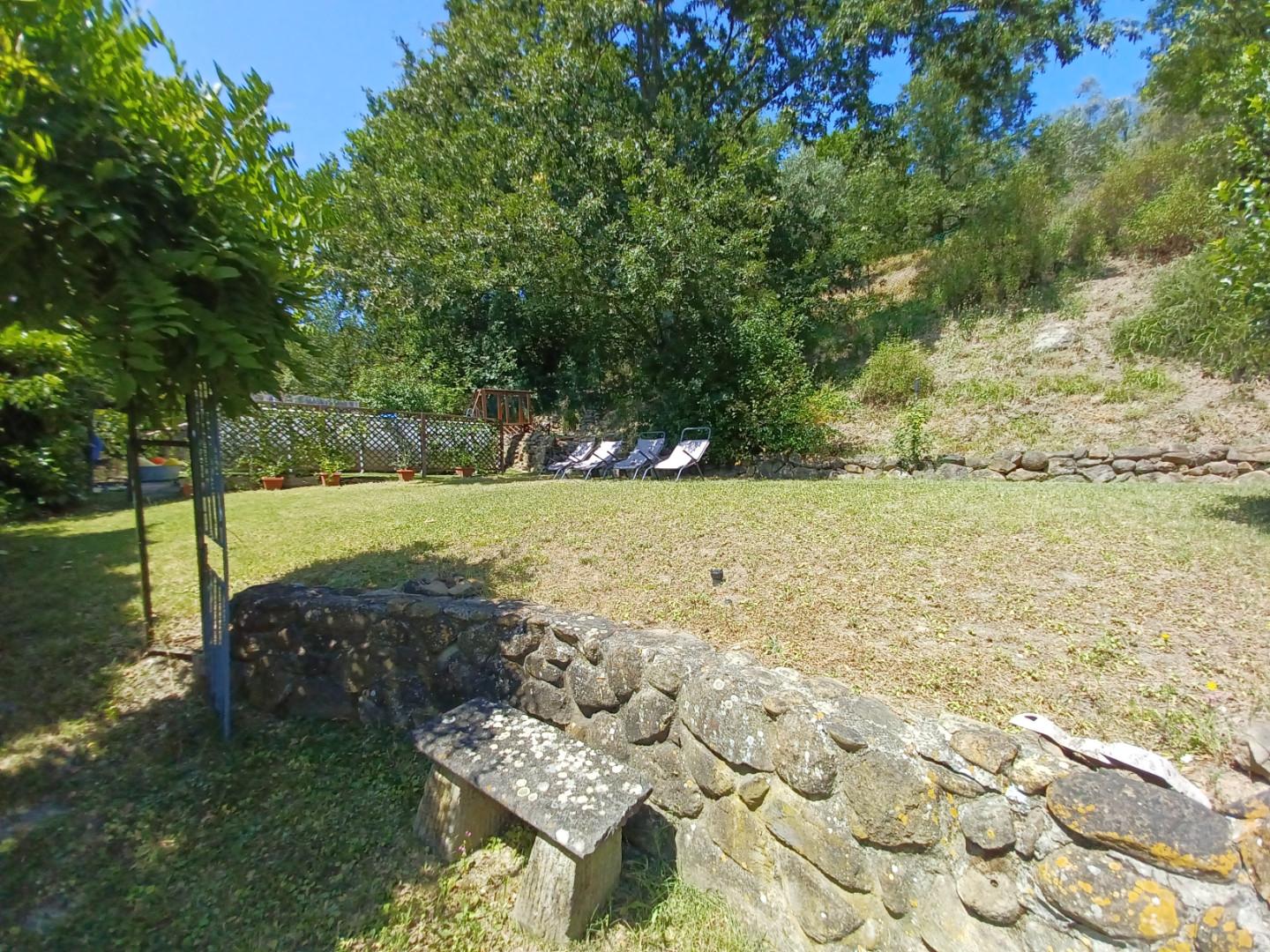 Immagine 9 di Casa colonica in vendita  a Capraia E Limite