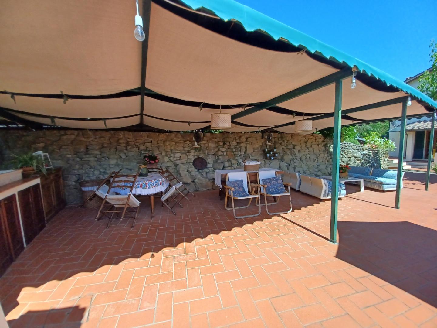 Immagine 18 di Casa colonica in vendita  a Capraia E Limite