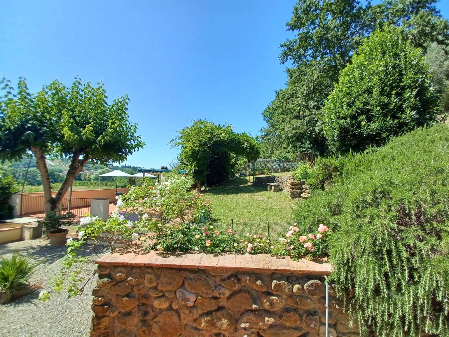 Immagine 3 di Casa colonica in vendita  a Capraia E Limite