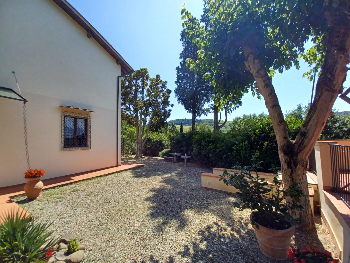 Immagine 7 di Casa colonica in vendita  a Capraia E Limite