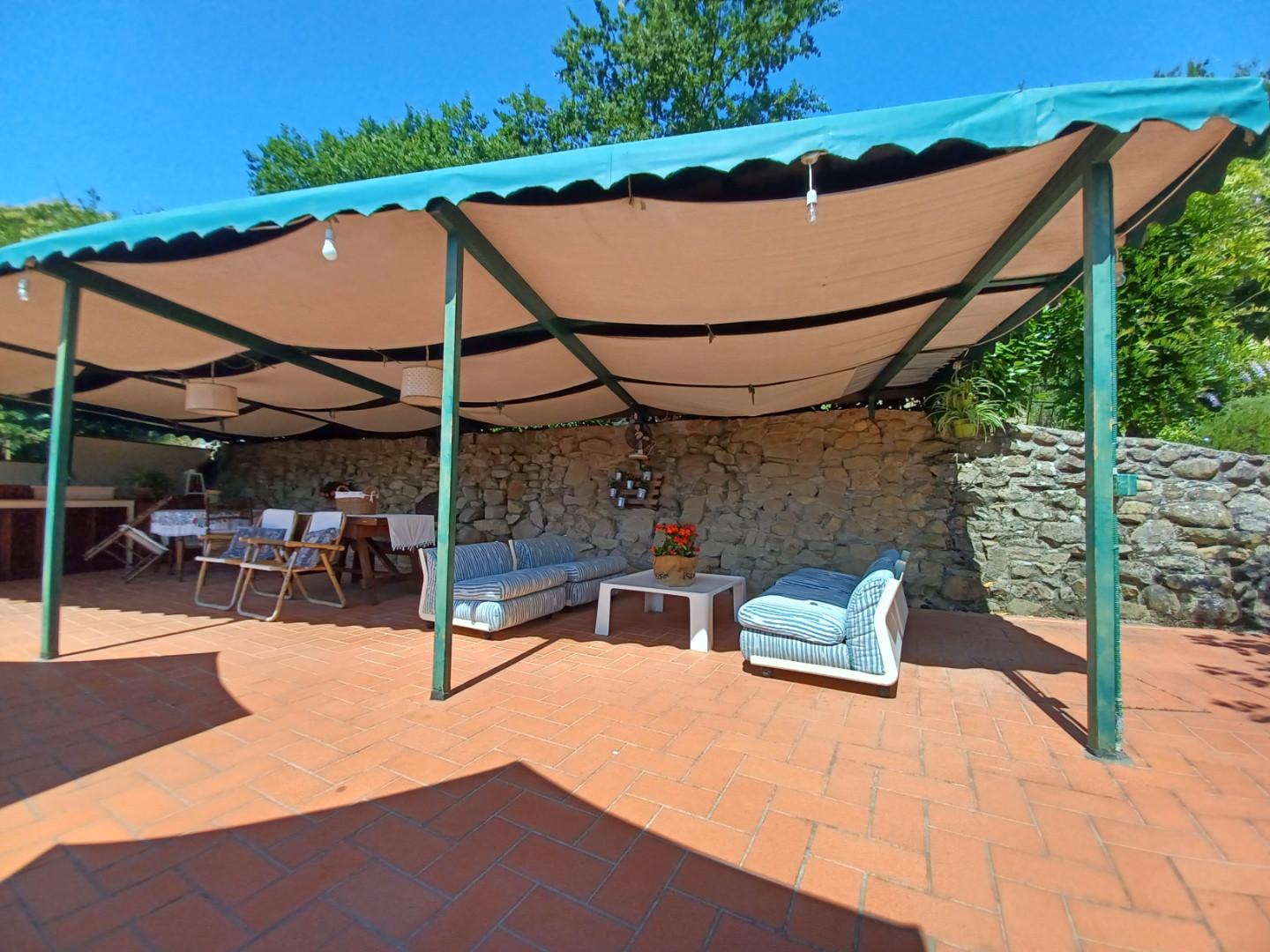 Immagine 20 di Casa colonica in vendita  a Capraia E Limite