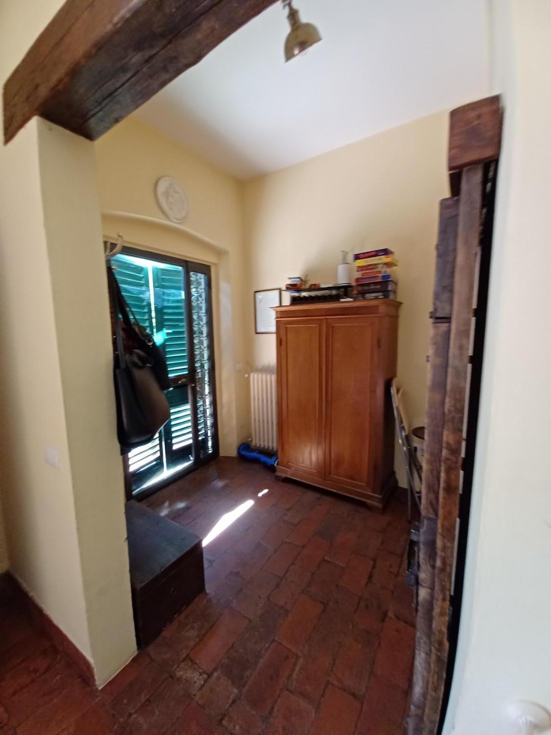 Immagine 61 di Casa colonica in vendita  a Capraia E Limite