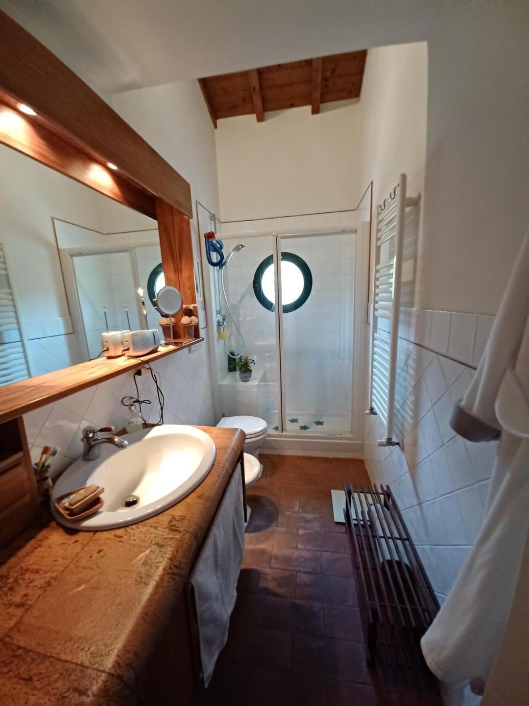 Immagine 53 di Casa colonica in vendita  a Capraia E Limite