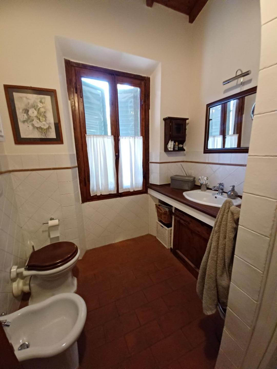 Immagine 59 di Casa colonica in vendita  a Capraia E Limite