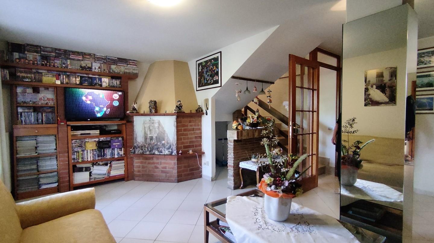 Immagine 2 di Villetta a schiera in vendita  a Fucecchio