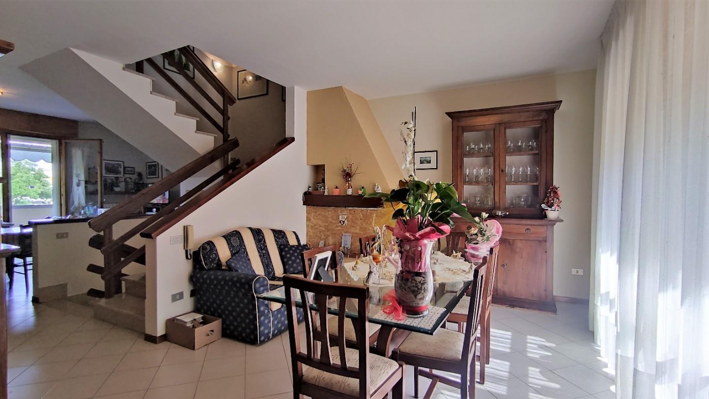 Immagine 1 di Villetta a schiera in vendita  a Fucecchio