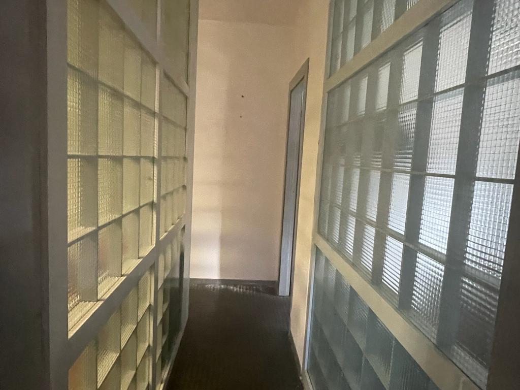 Immagine 14 di Ufficio in vendita  a Massa