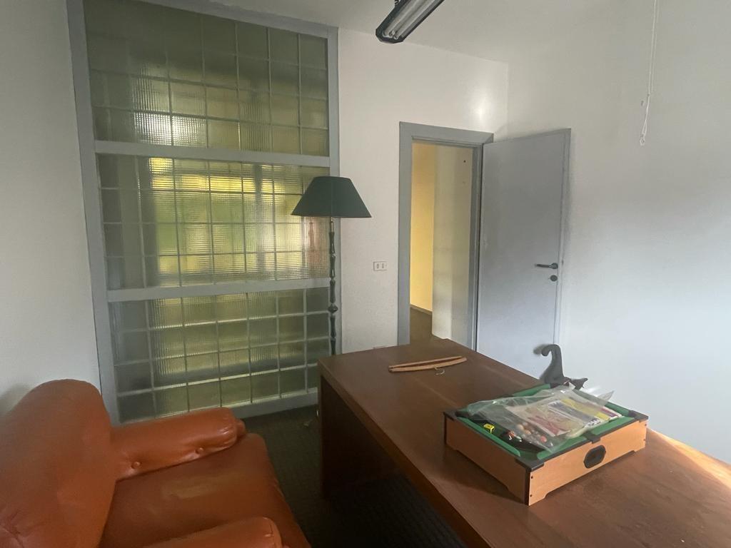 Immagine 4 di Ufficio in vendita  a Massa