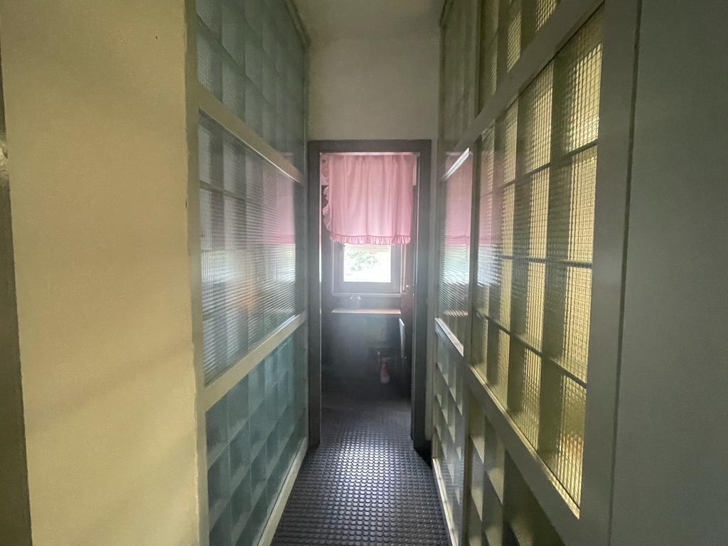 Immagine 13 di Ufficio in vendita  a Massa