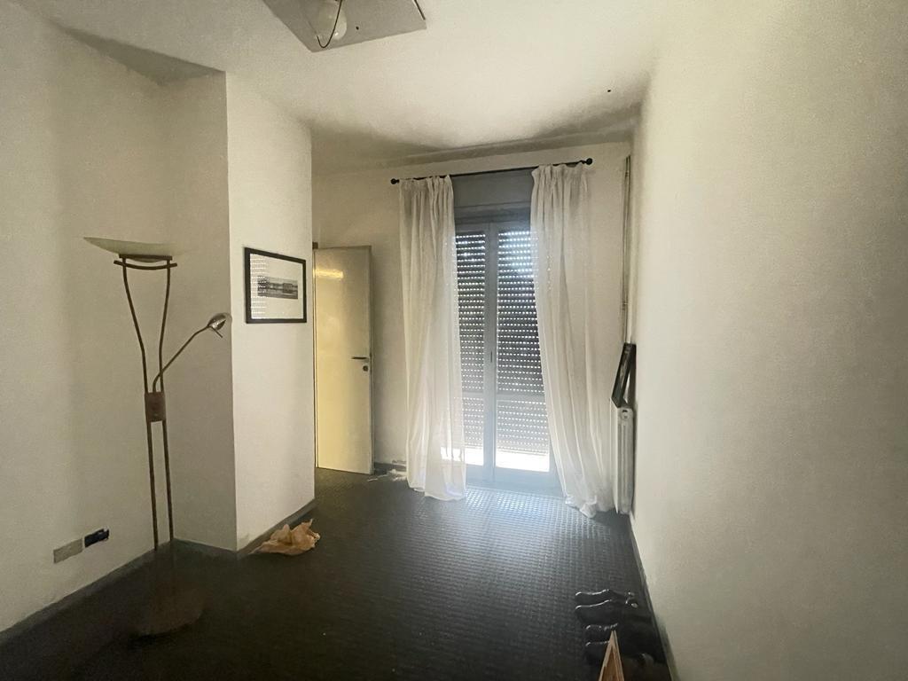 Immagine 10 di Ufficio in vendita  a Massa