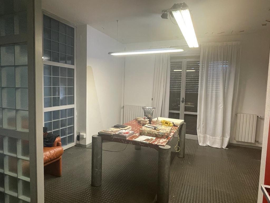 Immagine 6 di Ufficio in vendita  a Massa