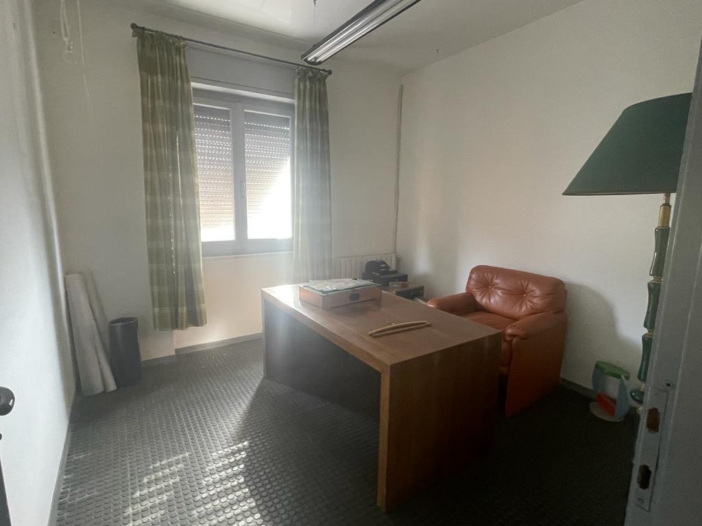 Immagine 3 di Ufficio in vendita  a Massa