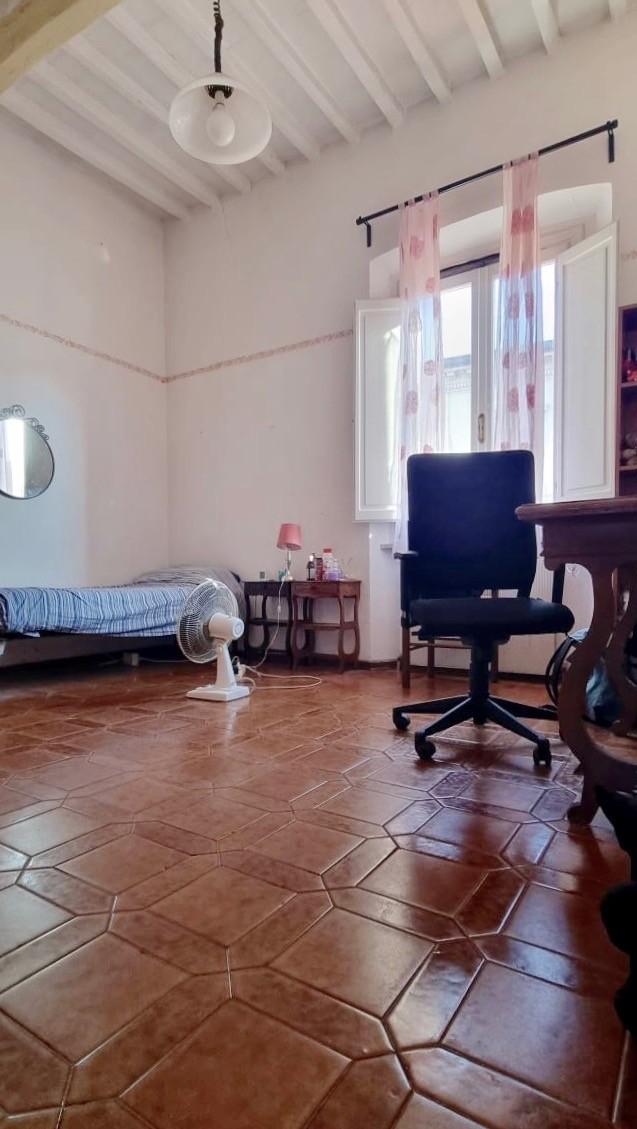 Immagine 11 di Appartamento in vendita  a Pisa