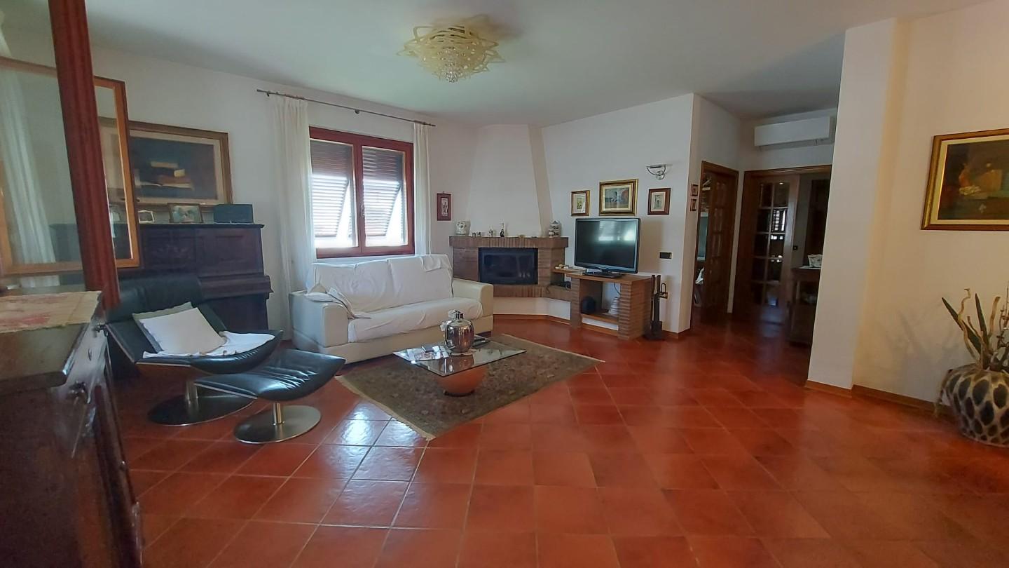 Immagine 3 di Villetta a schiera in vendita  a Campiglia Marittima