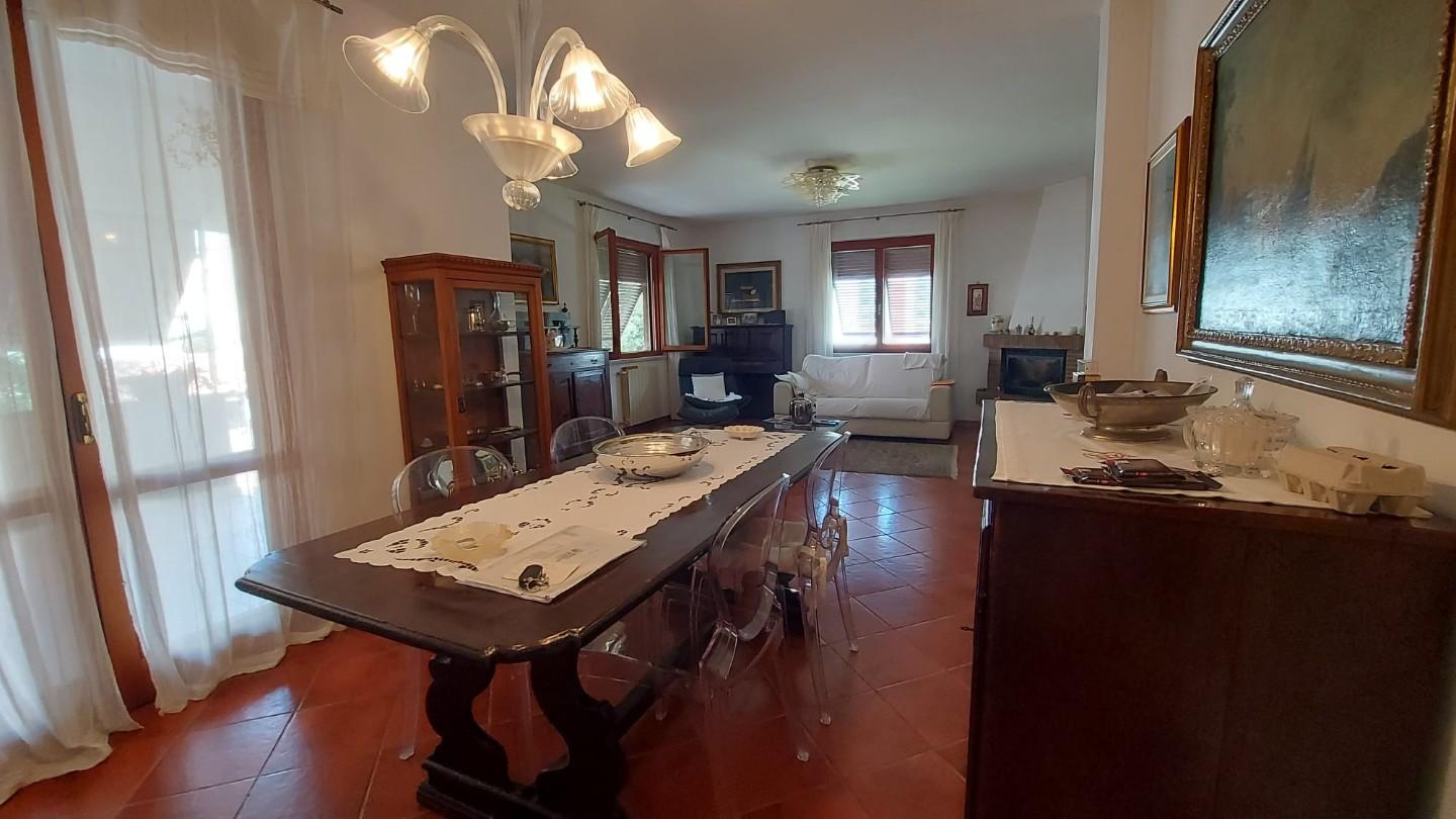 Immagine 8 di Villetta a schiera in vendita  a Campiglia Marittima