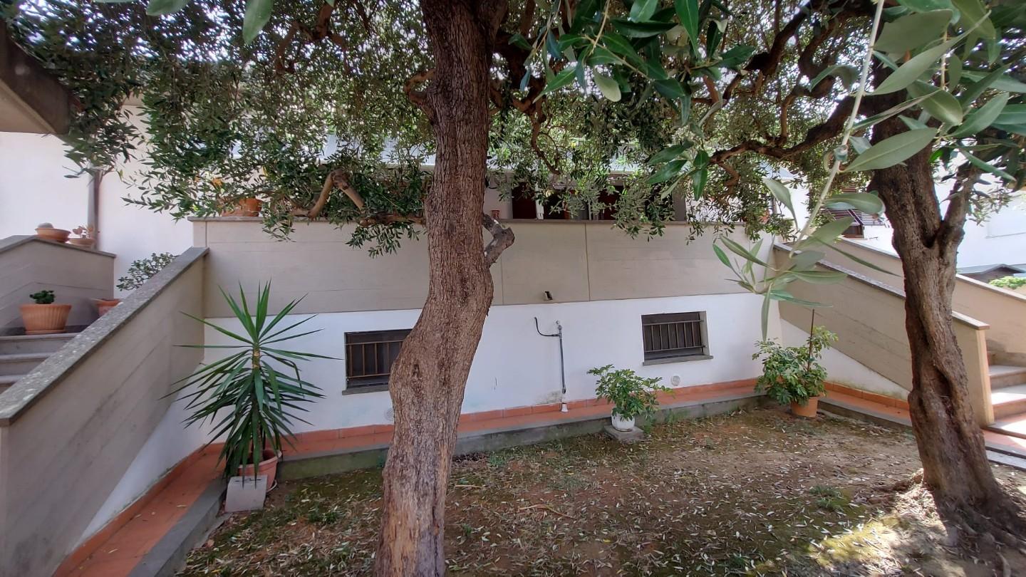 Immagine 22 di Villetta a schiera in vendita  a Campiglia Marittima