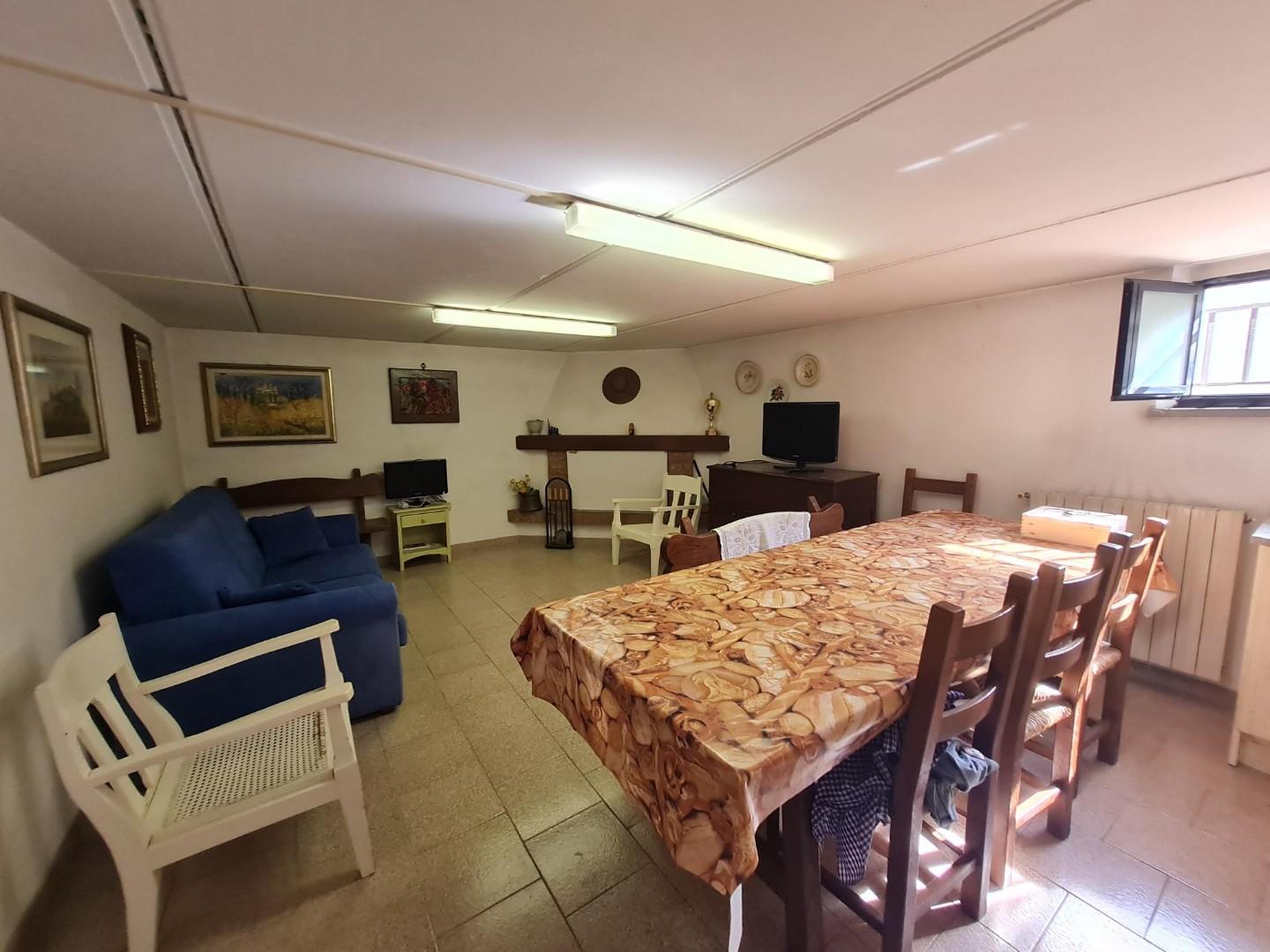 Immagine 38 di Villetta a schiera in vendita  a Campiglia Marittima