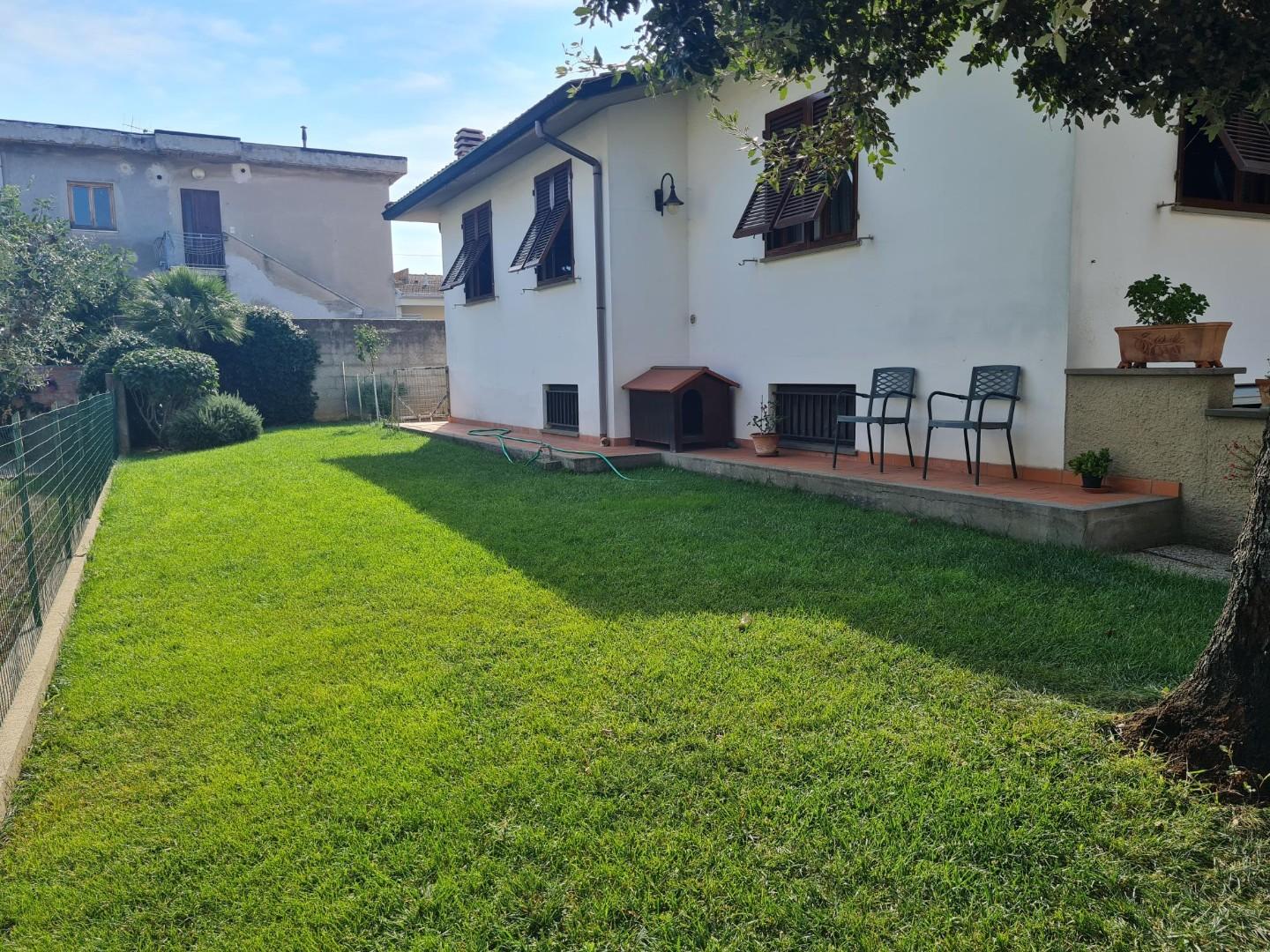 Immagine 29 di Villetta a schiera in vendita  a Campiglia Marittima