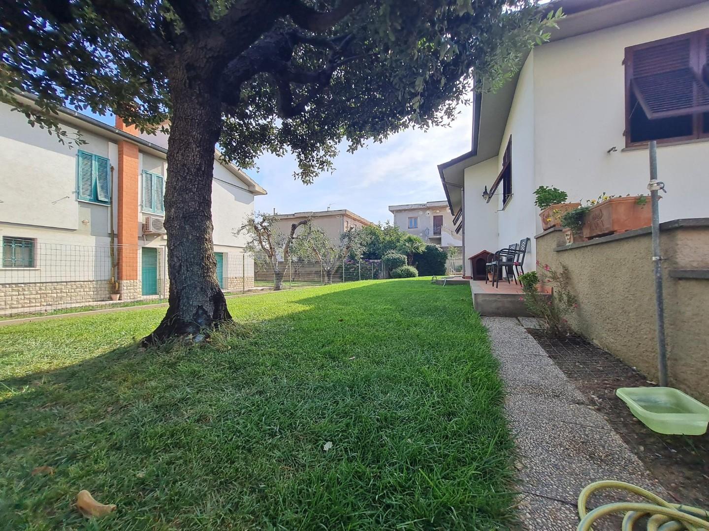 Immagine 27 di Villetta a schiera in vendita  a Campiglia Marittima