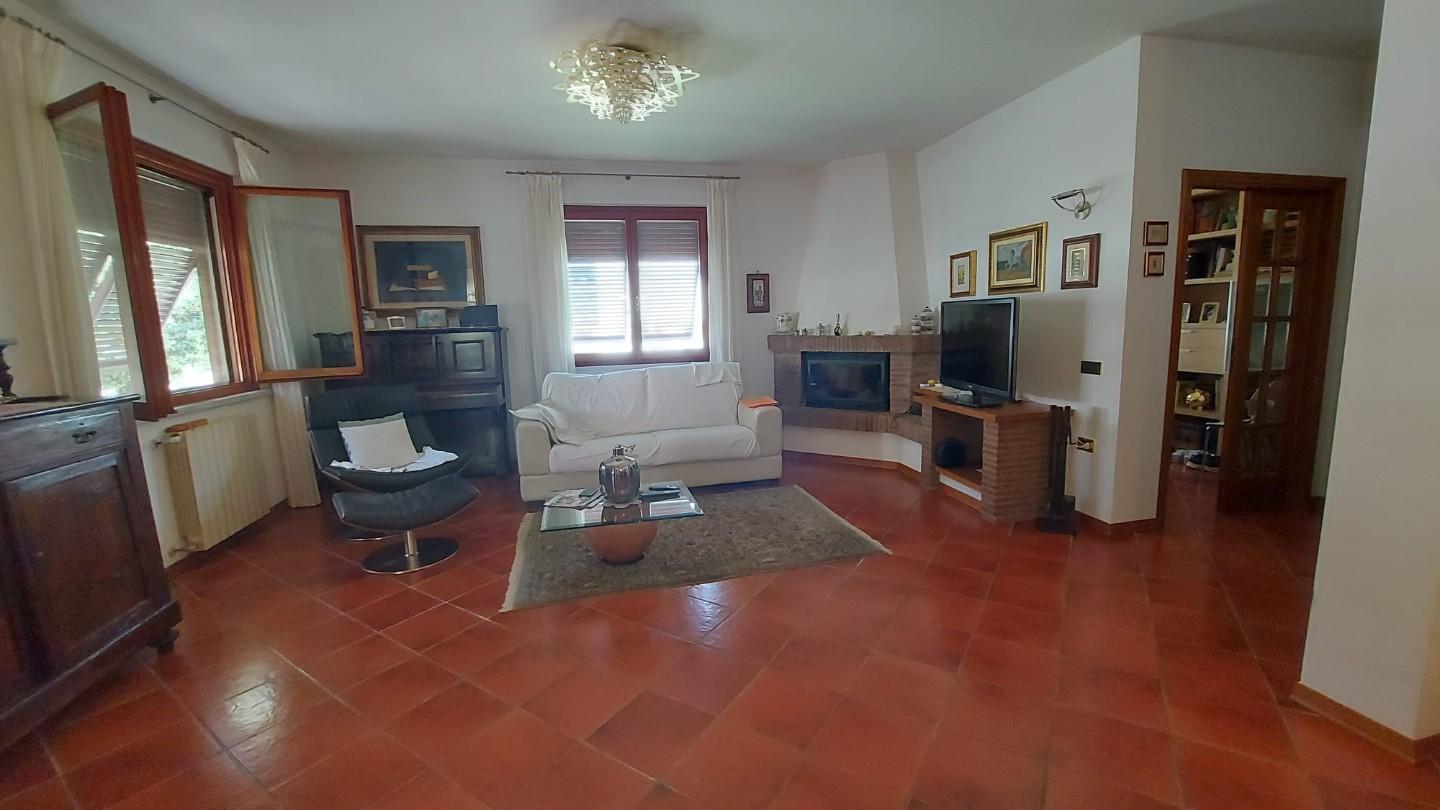 Immagine 7 di Villetta a schiera in vendita  a Campiglia Marittima